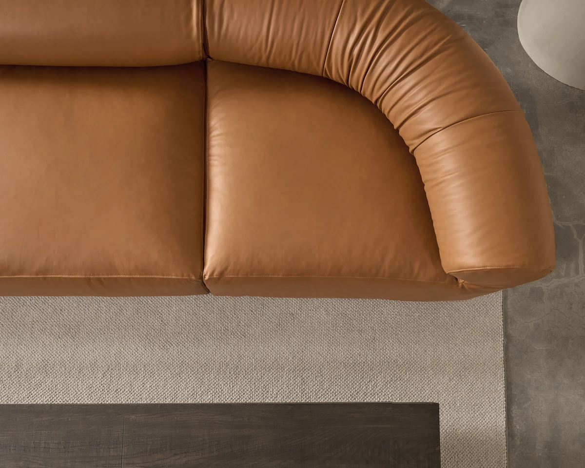 Sneaker Modular sofa — Sneaker sofadetalje, bord af Cameron Foggo til Nonn.