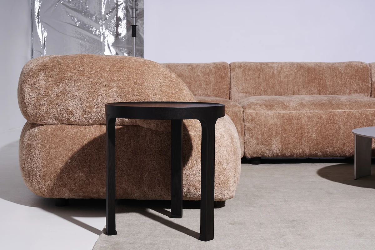 Journal wooden occasional tables — detalje af Jouenal-sidebordet 2
