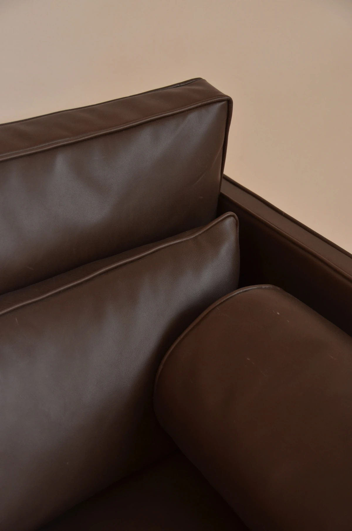 Archive sofa — DSC 0094