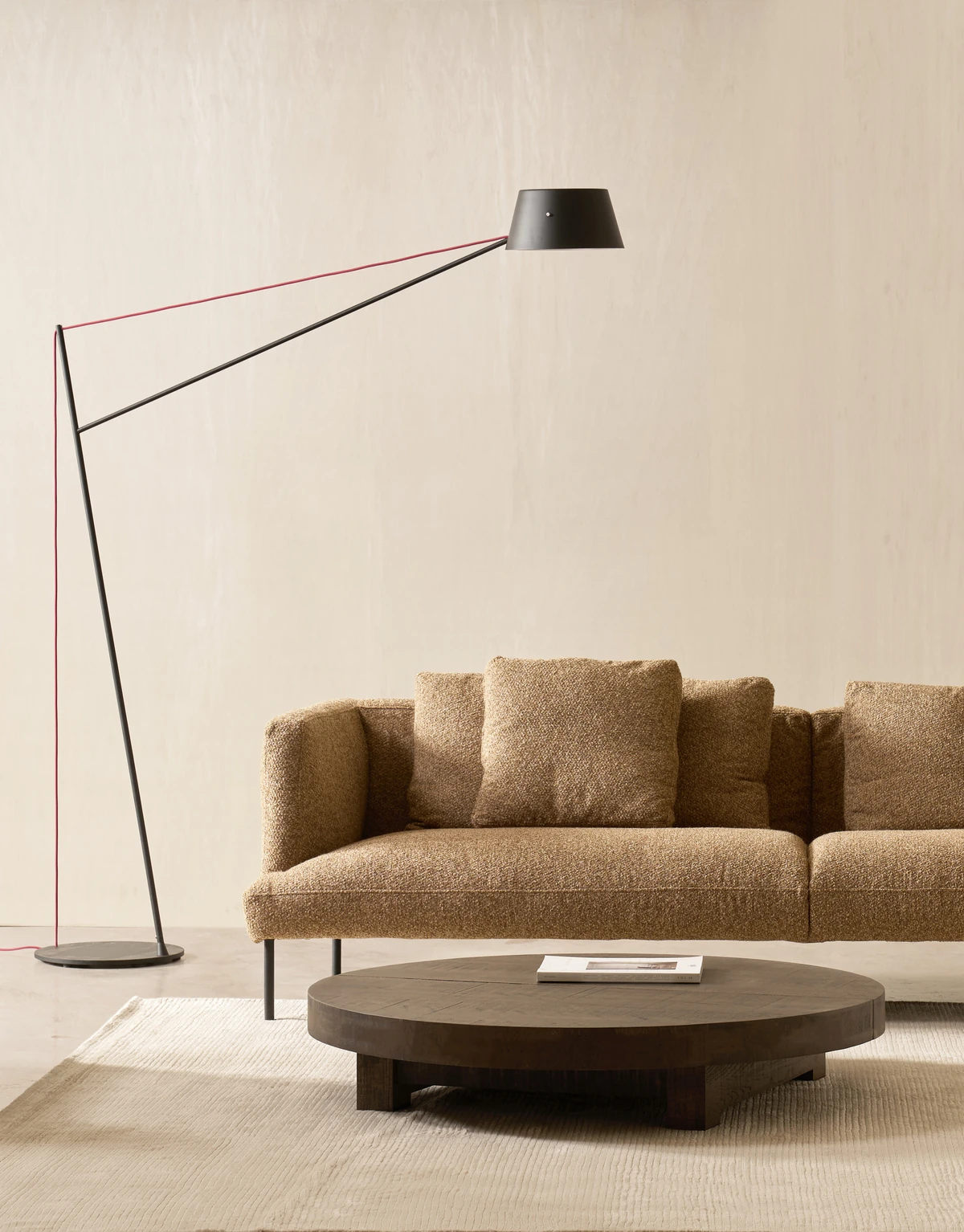 Oversigt — Span rundt bord Exhibition sofa af Cameron Foggo til Nonn.