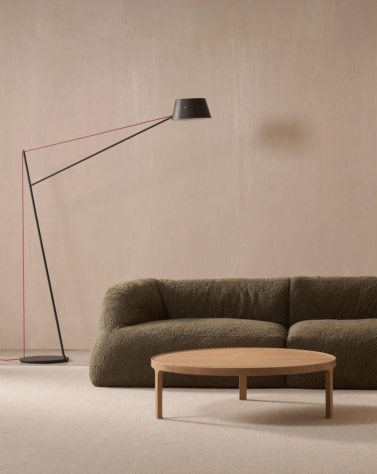 Oversigt — Journal coffee table med sofaen Georgie fra Cameron Foggo til Nonn.